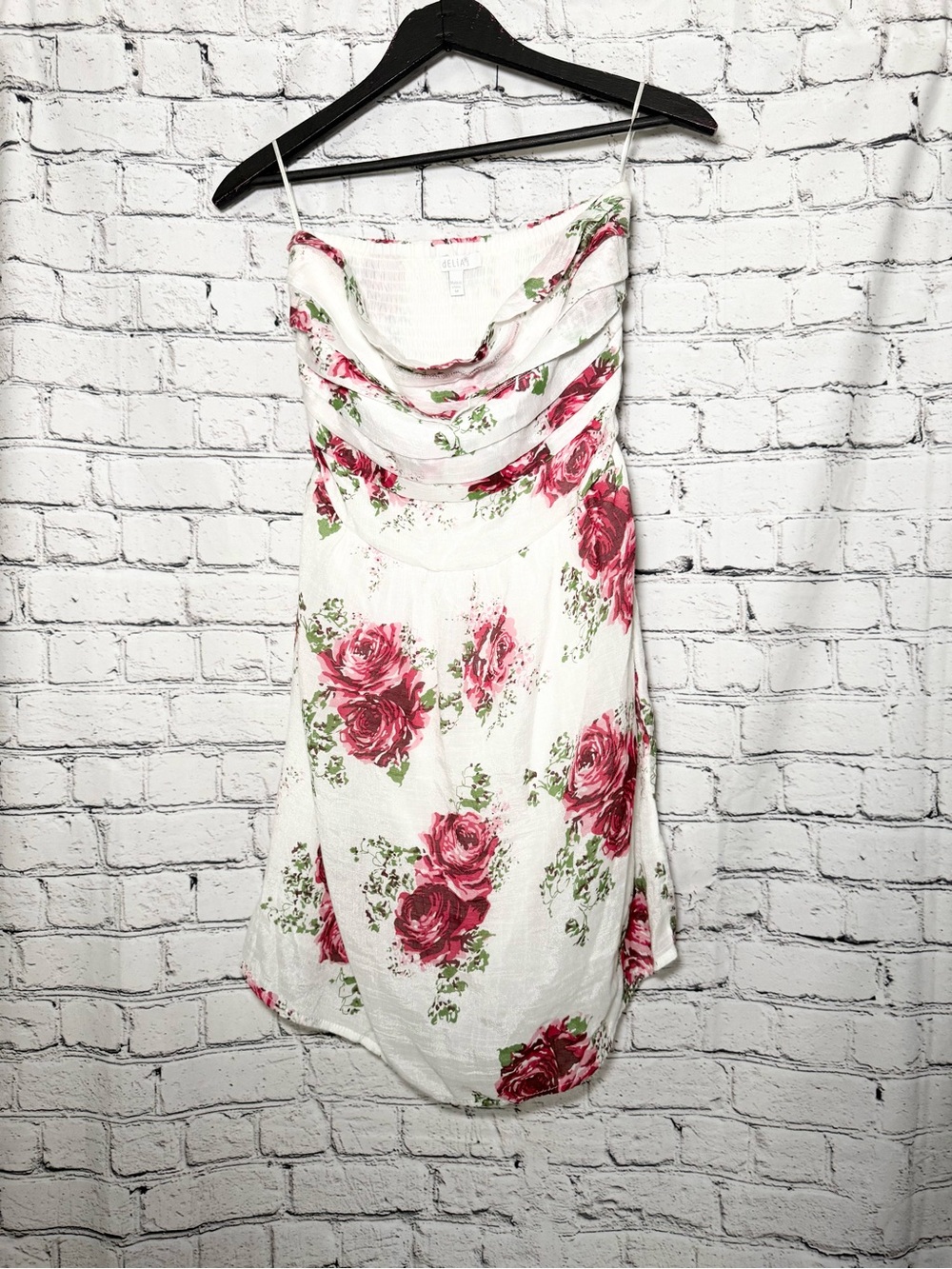 Delia’s. Floral dress. Size M